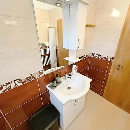 Daire Quinet's Haven Kaloşvar